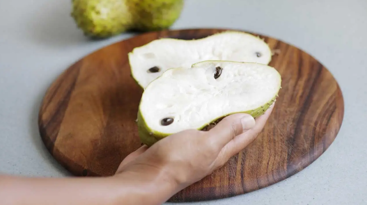 Read more about the article Soursop (Graviola): Health Benefits and Uses