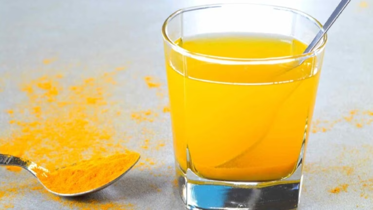 Read more about the article Lemon with Turmeric juice, perfect immunity boosting drink.